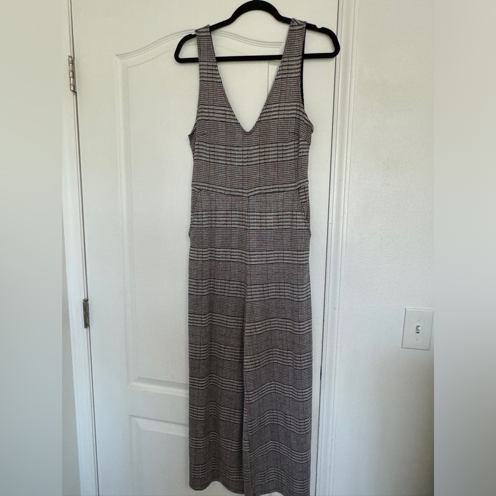 Chic Plaid Wide-Leg Jumpsuit with Pockets Size M